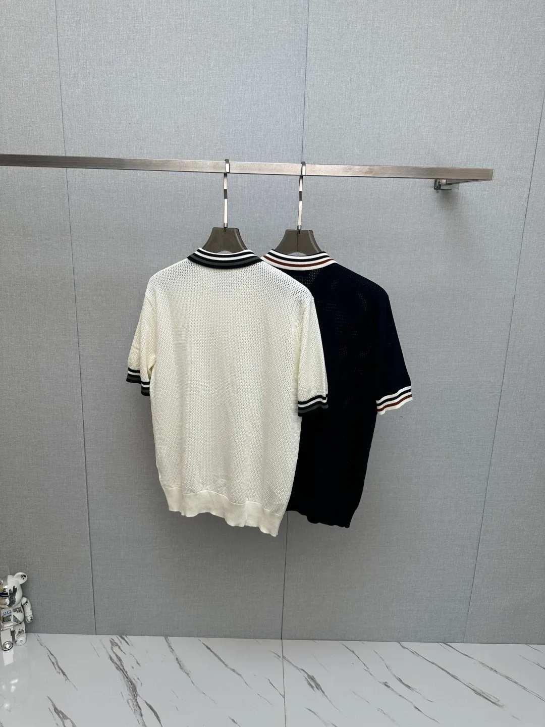 Spring and summer New Arrival men's top knitted short-sleeved T-shirt, the brand's latest design elements! It’s neither monotonous nor complicated, just the right amount to show off your taste! Customized Yilite top original and exclusive fabrics for customers! Breathable Comfortable Breathable is not a problem at all, the unique luxury feel of the fabric presents a simple and elegant temperament! The matching design has the brand’s unique style charm! Standard cut design! Every detail is in sync with Premium fashion. Size: M-3XL